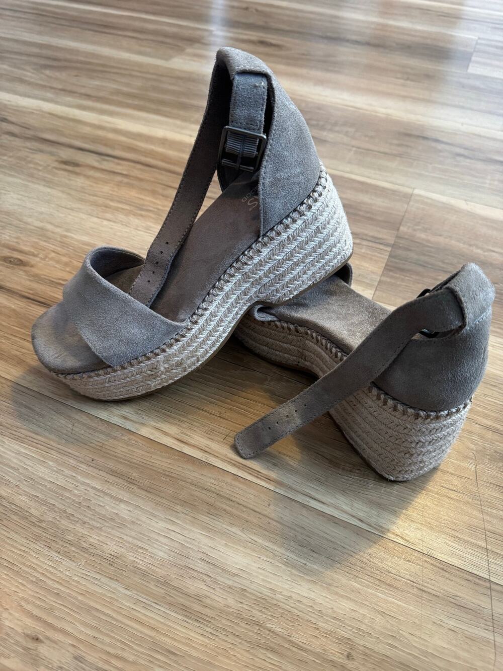 TOMS Women’s Laila Ankle Strap Platform Shoes – Size 7.5
